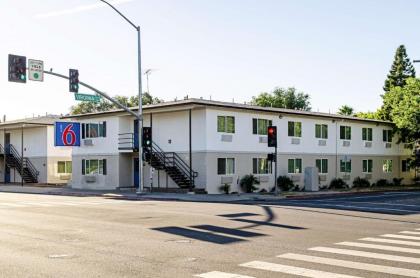 motel 6 modesto CA   Downtown